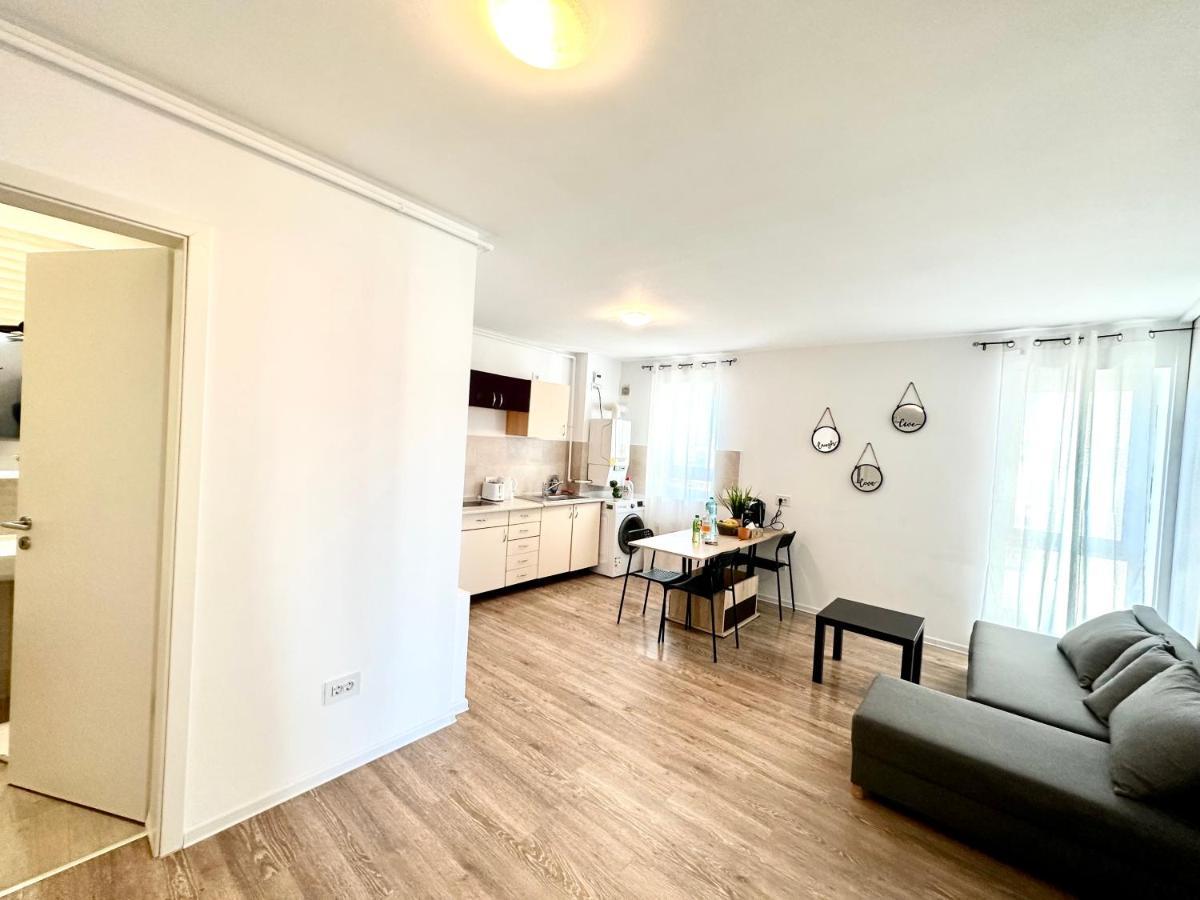 Kasper Coresi Mall - Rise Private Apartments & Suites Брашов Екстер'єр фото