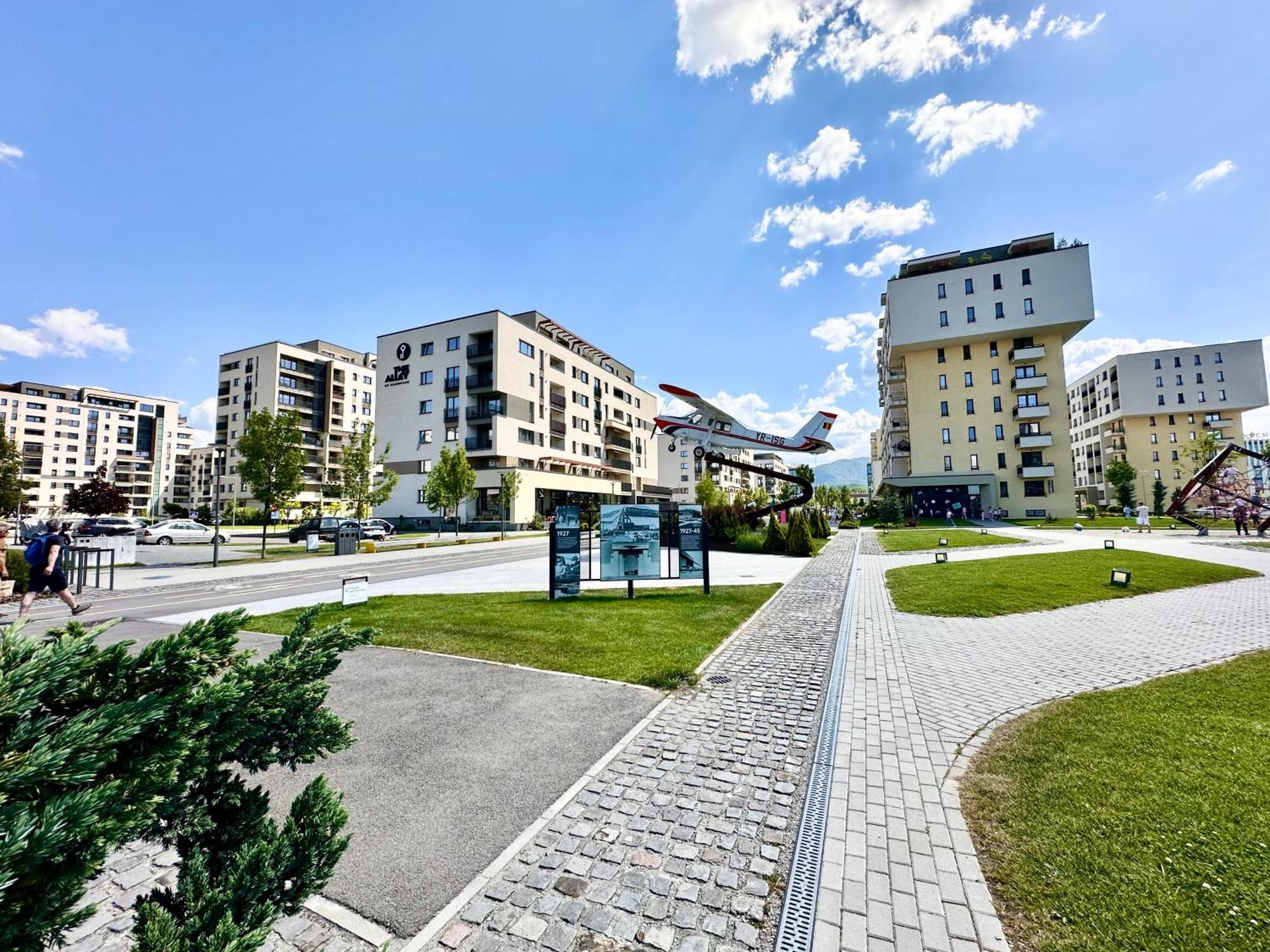 Kasper Coresi Mall - Rise Private Apartments & Suites Брашов Екстер'єр фото