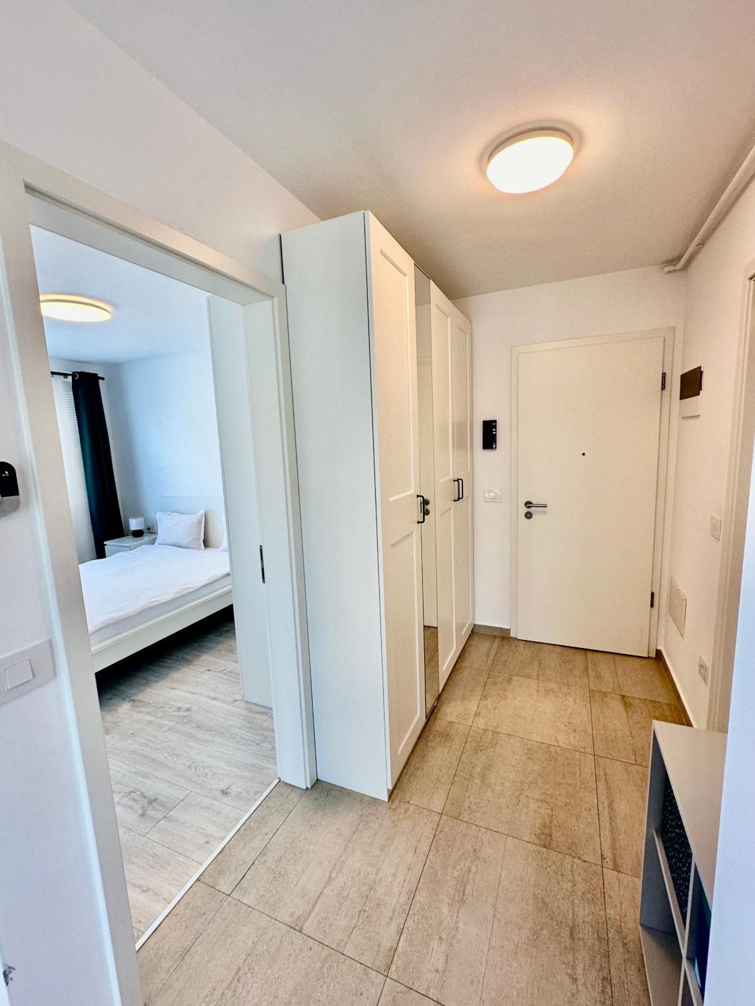 Kasper Coresi Mall - Rise Private Apartments & Suites Брашов Екстер'єр фото