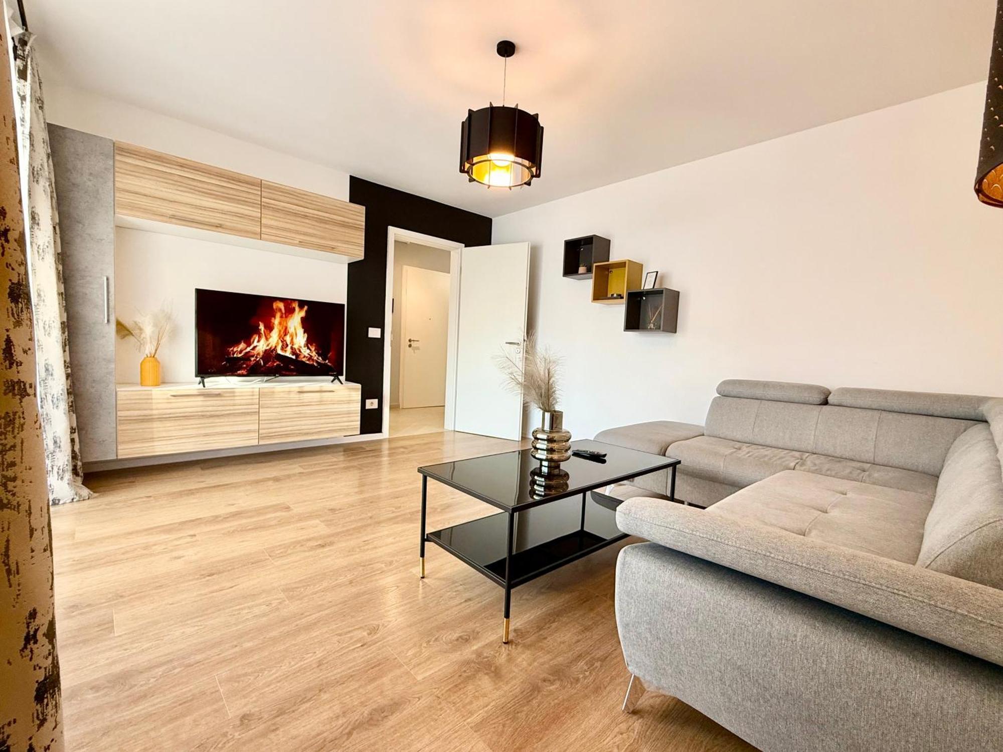 Kasper Coresi Mall - Rise Private Apartments & Suites Брашов Екстер'єр фото